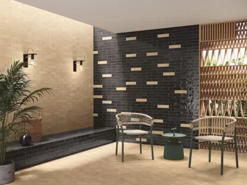 Carrelage grès cérame brillant imitation terre cuite 6X24 cm noir Collection Fayenza InstaHouse Carmen Mur séjour restaurant