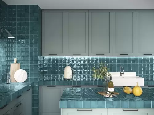 Carrelage faïence brillante couleur bleu canard 10x10 effet zellige Cordoue InstaHouse Carmen Seville Crédence cuisine