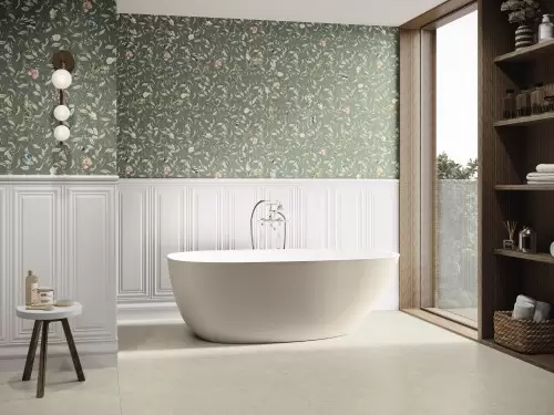 Faïence pâte blanche effet boiseries format 30 x 90 couleur blanc collection Rohan InstaHouse mur salle de bain